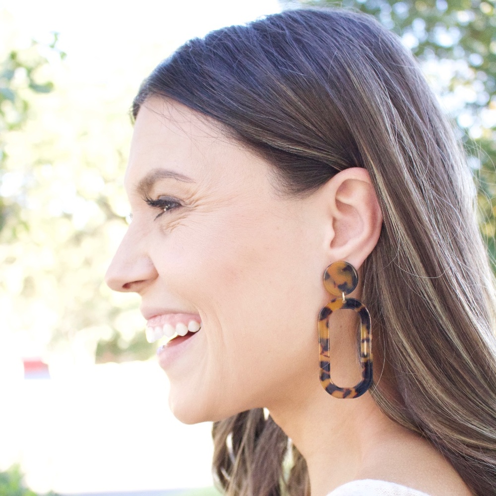 TORTOISE ACRYLIC EARRING